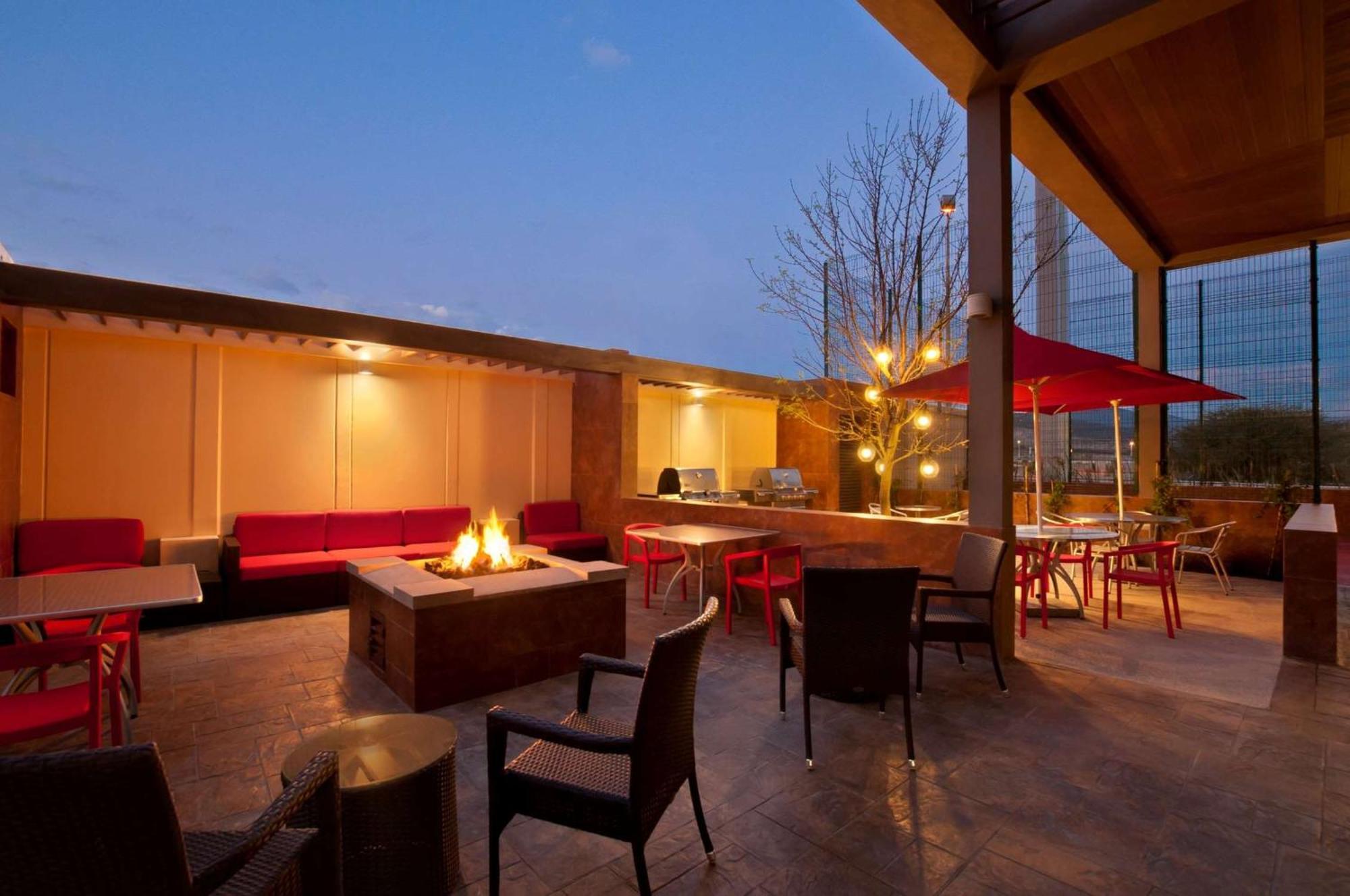 Homewood Suites By Hilton Queretaro Ngoại thất bức ảnh